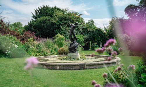 Die Kunst des englischen Gartens: Schönheit und Eleganz